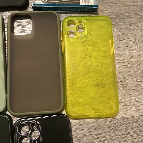 12 pack iphone 11 pro cases still in good condition - Picture 4 of 7